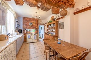 Kitchen/Breakfast Room- click for photo gallery